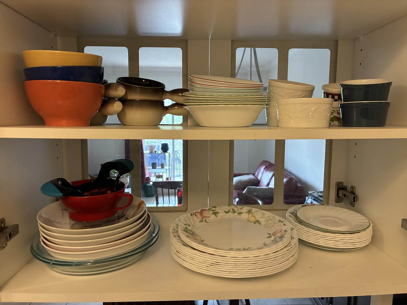 Plates / glasses / cutlery / baking tools