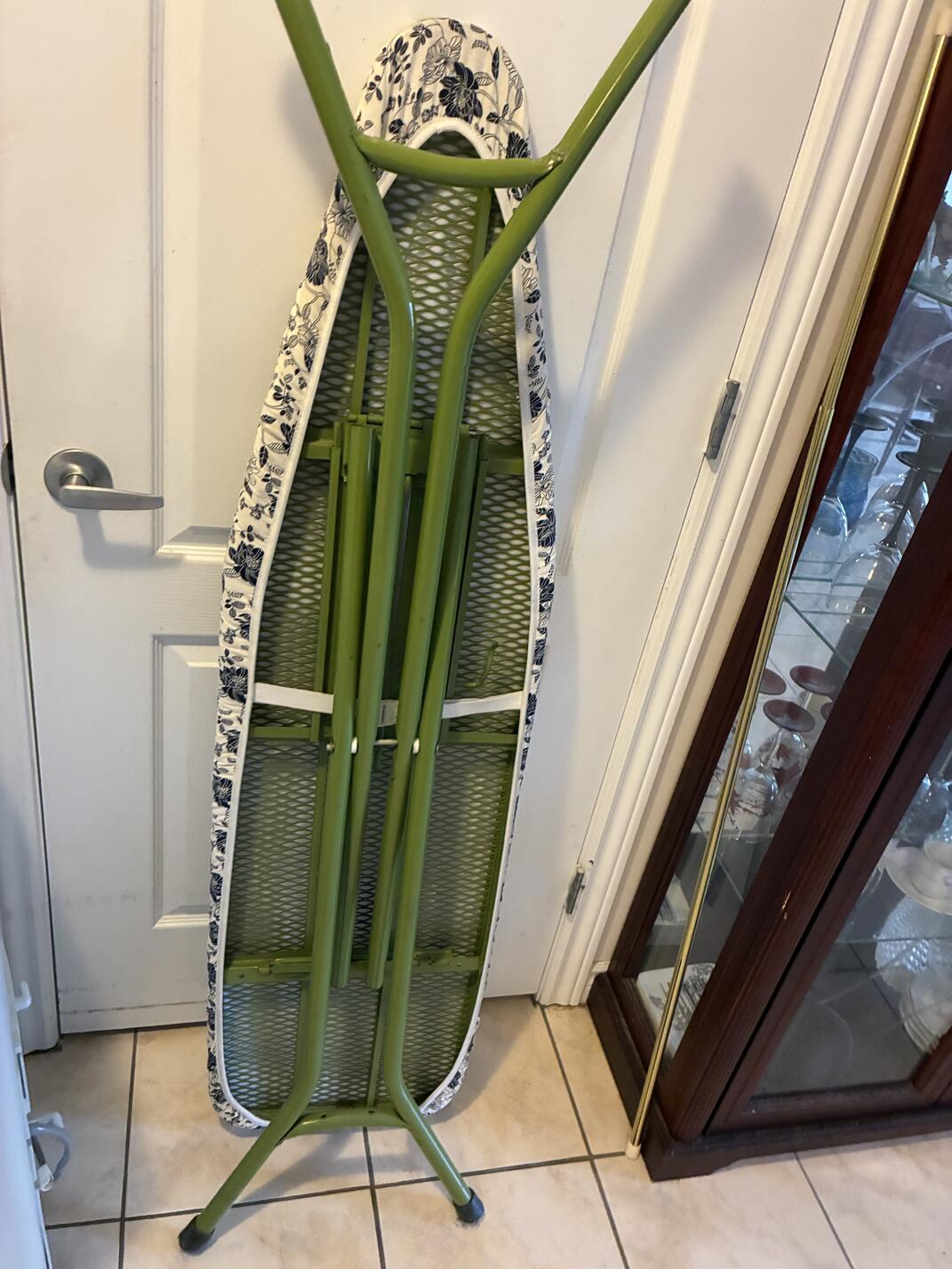 Ironing board & iron