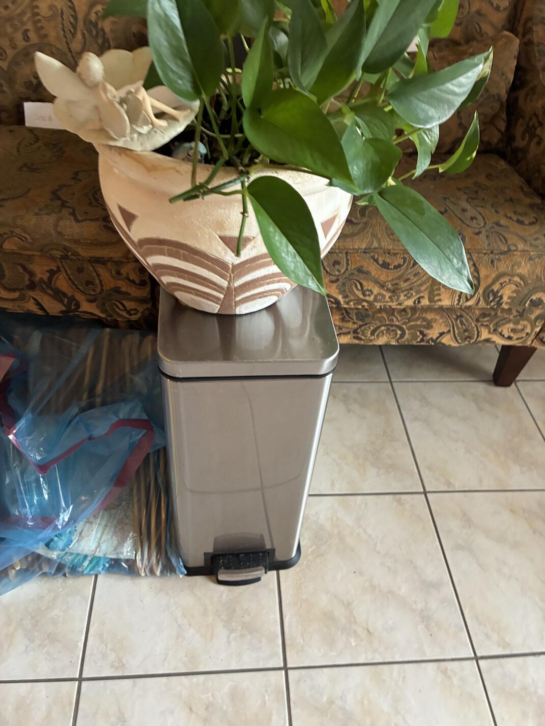 Garbage can