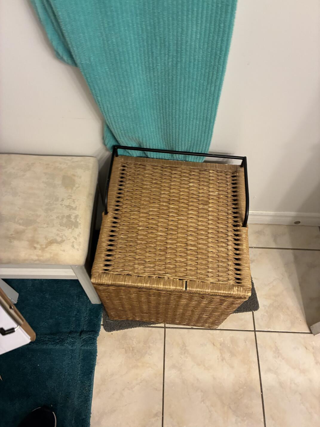 Laundry basket – wicker